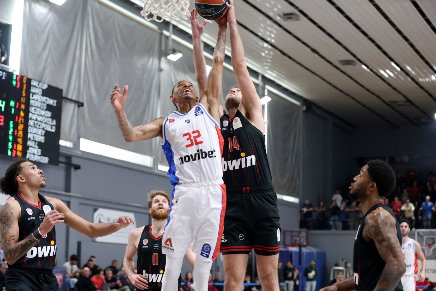 Basket League: Δυσκολεύτηκε στην Γλυφάδα ο Ολυμπιακός, αλλά νίκησε τον Πανιώνιο με 79-71