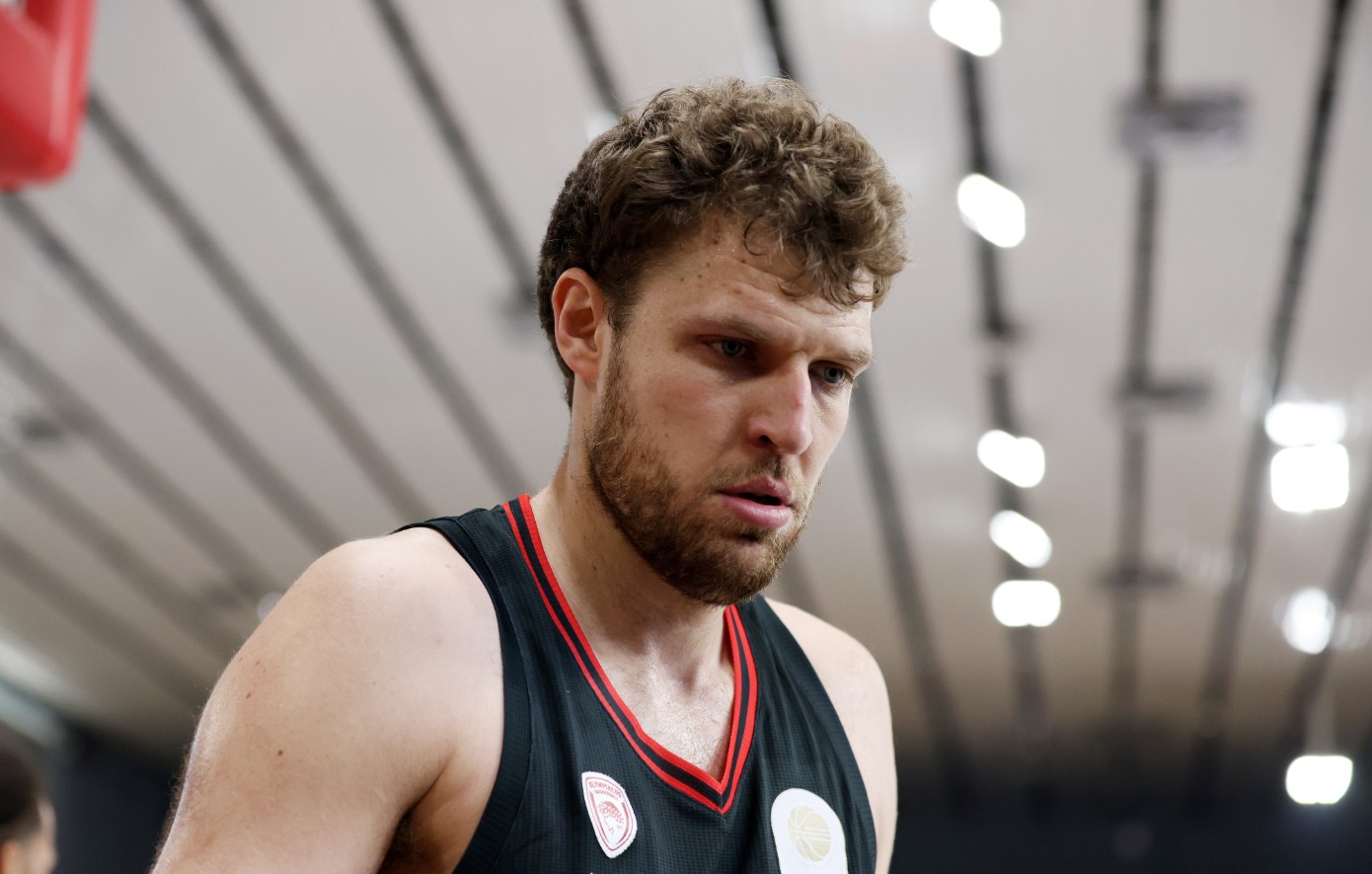 Βεζένκοβ: Μέχρι πότε θα σκοτώνονται άνθρωποι επειδή δεν αρέσει σε κάποιον η ομάδα που υποστηρίζει;