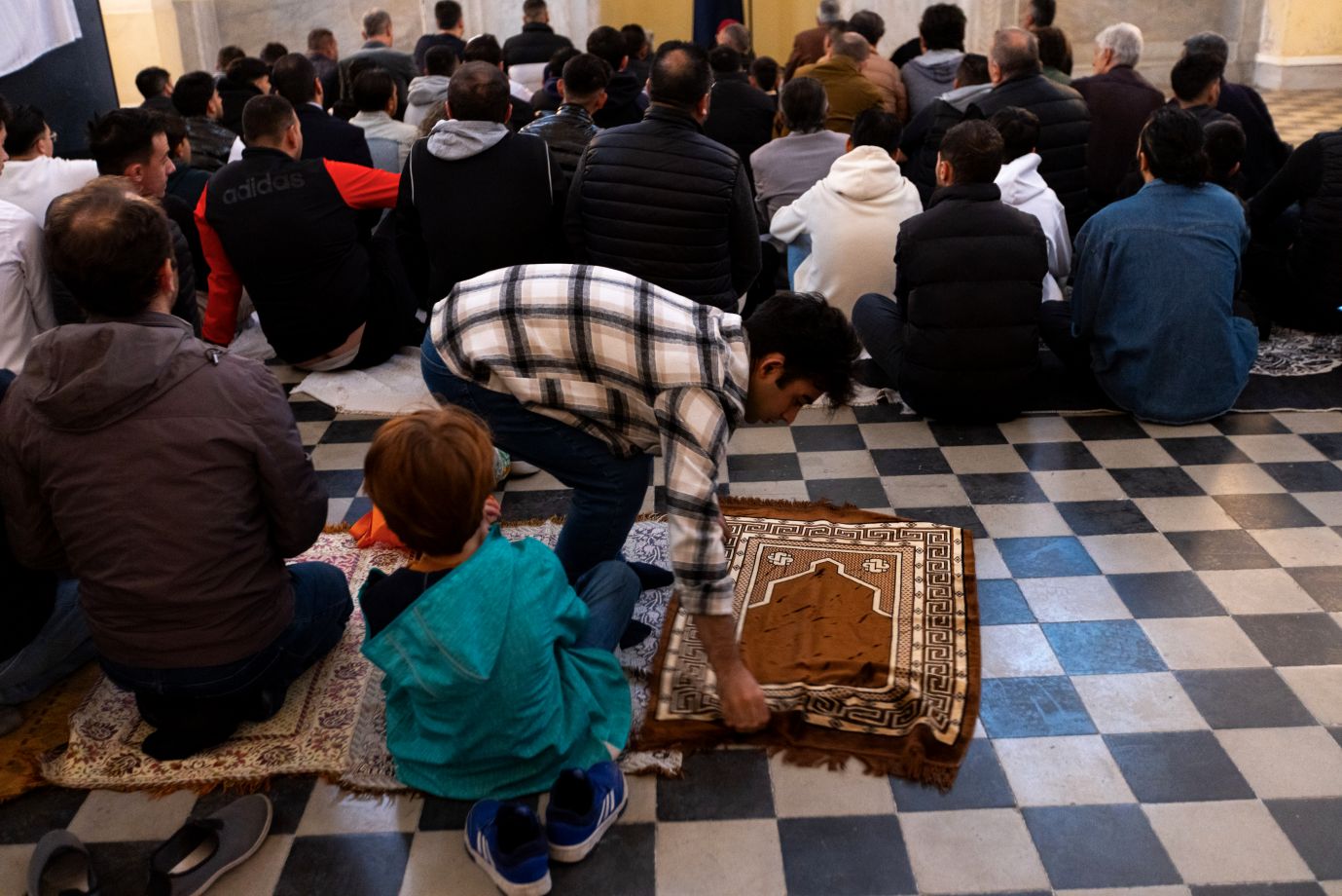 Οι μουσουλμάνοι της Αθήνας γιορτάζουν το τέλος του Ραμαζανιού