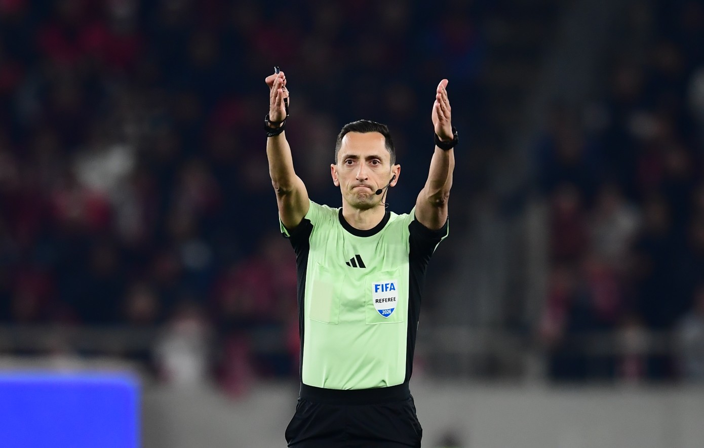 Ένας διαιτητής κατώτερος των περιστάσεων εκνεύρισε το Καραϊσκάκη και αποδοκιμάστηκε