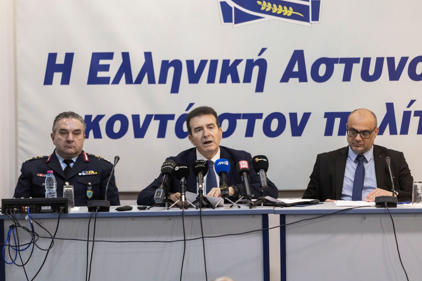 Ενδείξεις οπαδικού κινήτρου για τη δολοφονία του 20χρονου Κλεομένη βλέπει ο Χρυσοχοΐδης &#8211; «Στόχος η διάλυση των εγκληματικών οργανώσεων»