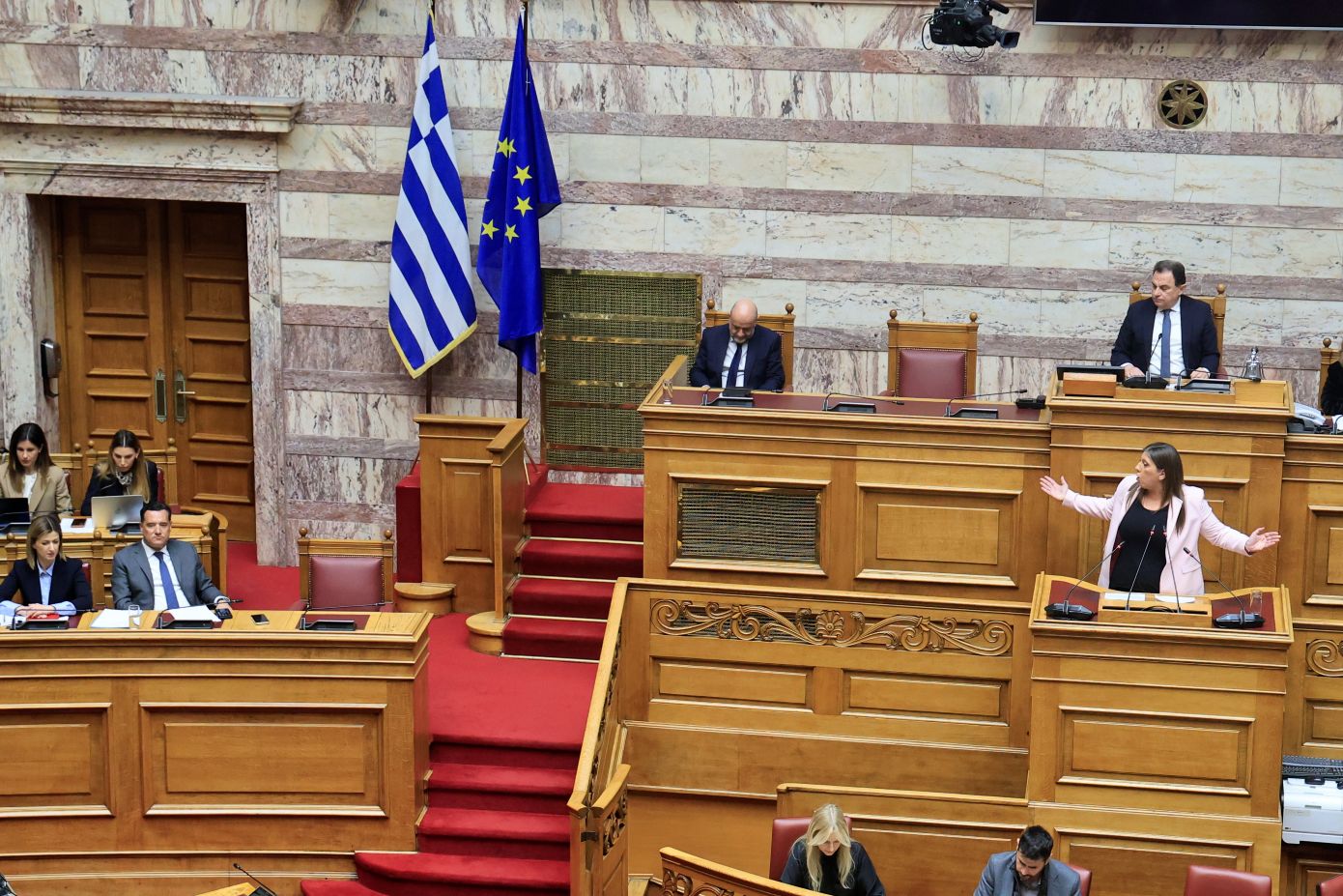 Νέο επεισόδιο Γεωργιάδη &#8211; Κωνσταντοπούλου στη Βουλή: Την κατήγγειλε ότι τον τραβούσε βίντεο στη συνεδρίαση