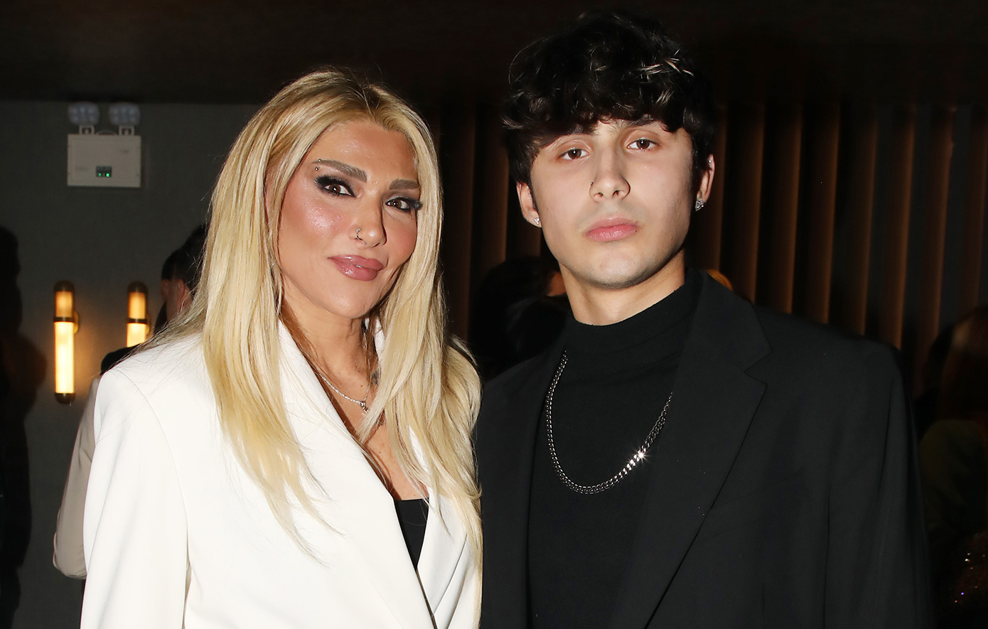 Ο γιος της Αγγελικής Ηλιάδη και του Μπάμπη Λαζαρίδη στην πρώτη του συνέντευξη: «Μου τα έχει πει όλα η μητέρα μου»