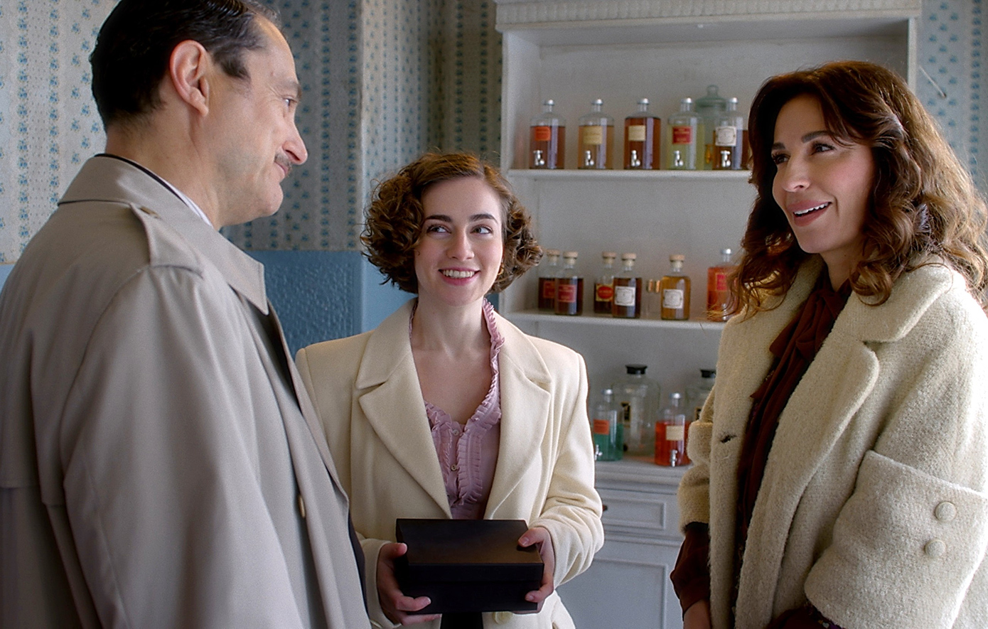 Άγιος έρωτας - Ο Νικόλαος είναι έτοιμος να αφήσει την Εκκλησία για τη Χλόη Άγιος έρωτας - Ο Νικόλαος είναι έτοιμος να αφήσει την Εκκλησία για τη Χλόη