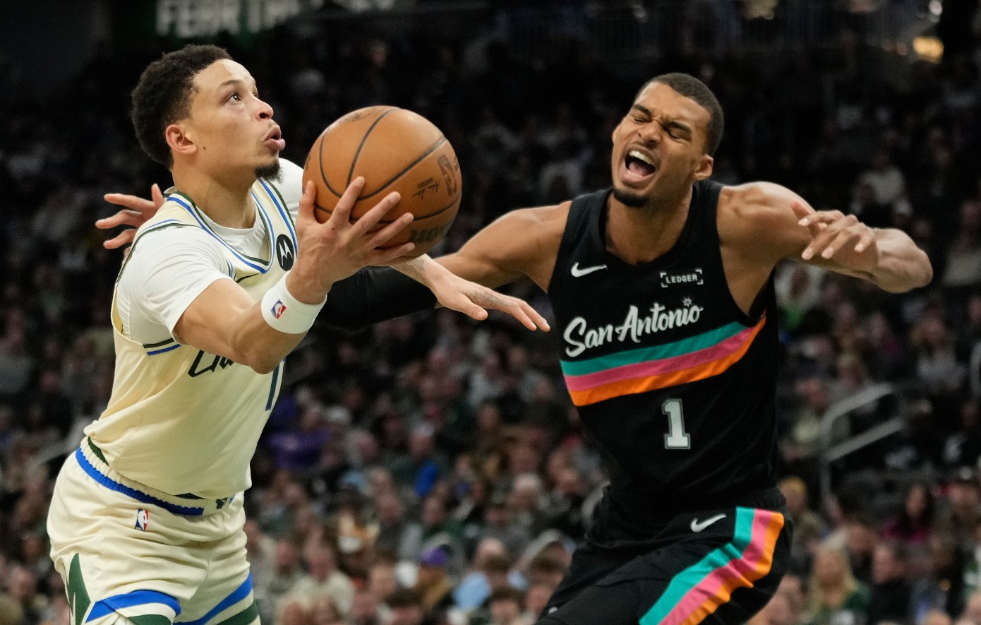 NBA: Οριστικά εκτός play off οι Μπακς μετά την ήττα από τους Σπερς