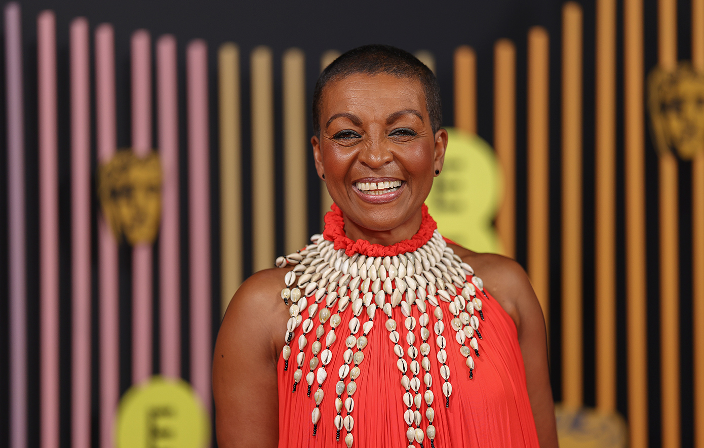 «Η βασίλισσα Σαρλότ ήταν πράγματι μαύρη», επιμένει η ηθοποιός του Bridgerton