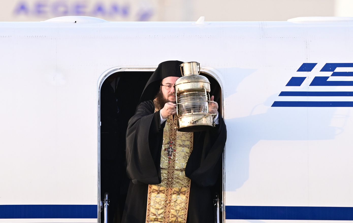 Πώς το Άγιο Φως θα έρθει φέτος στην Ελλάδα &#8211; Τα τέσσερα σενάρια