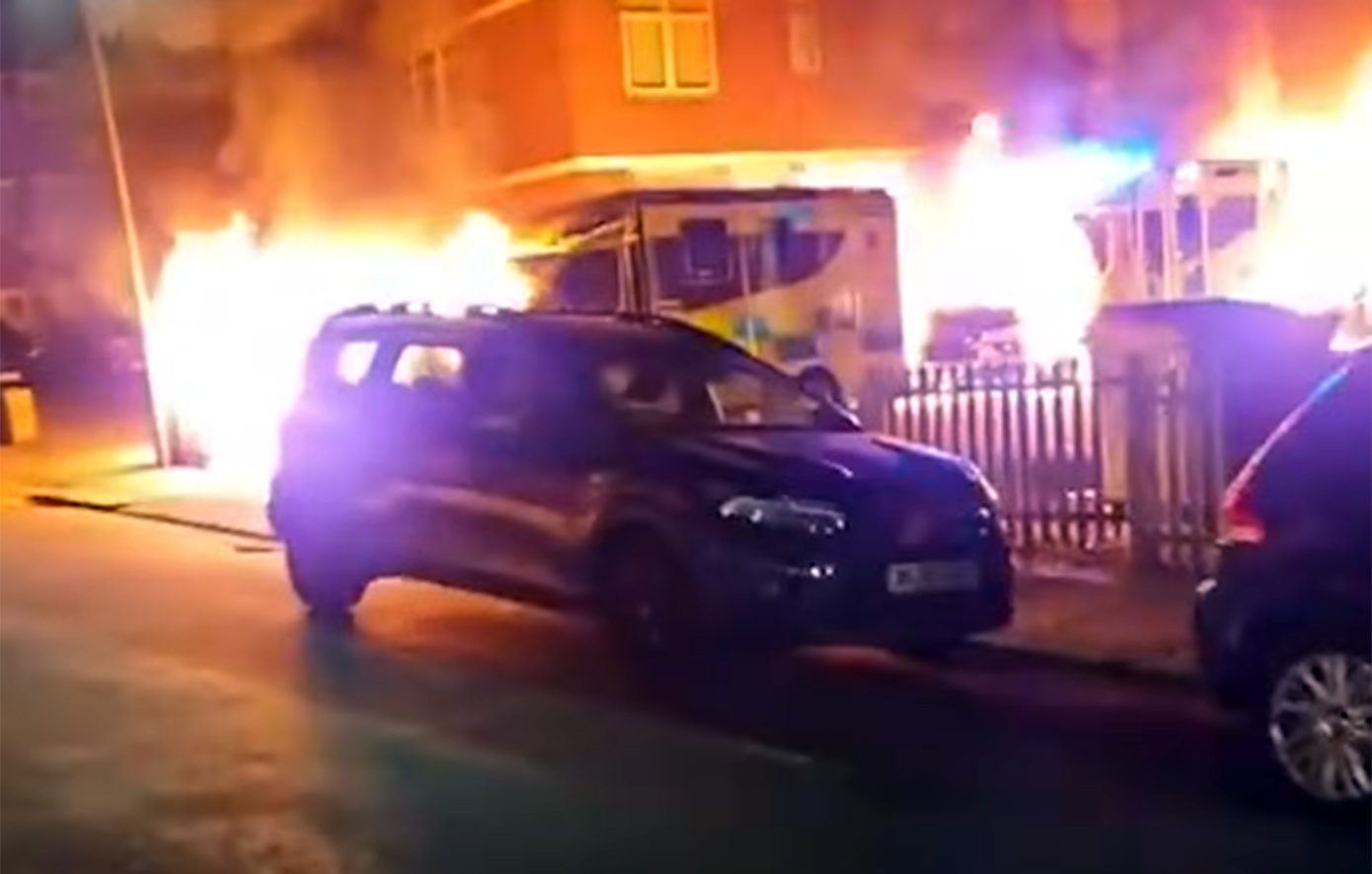 Πυρπολήθηκαν τέσσερα ασθενοφόρα της εβραϊκής κοινότητας του Λονδίνου &#8211; «Υποψίες για έγκλημα μίσους», λέει η αστυνομία