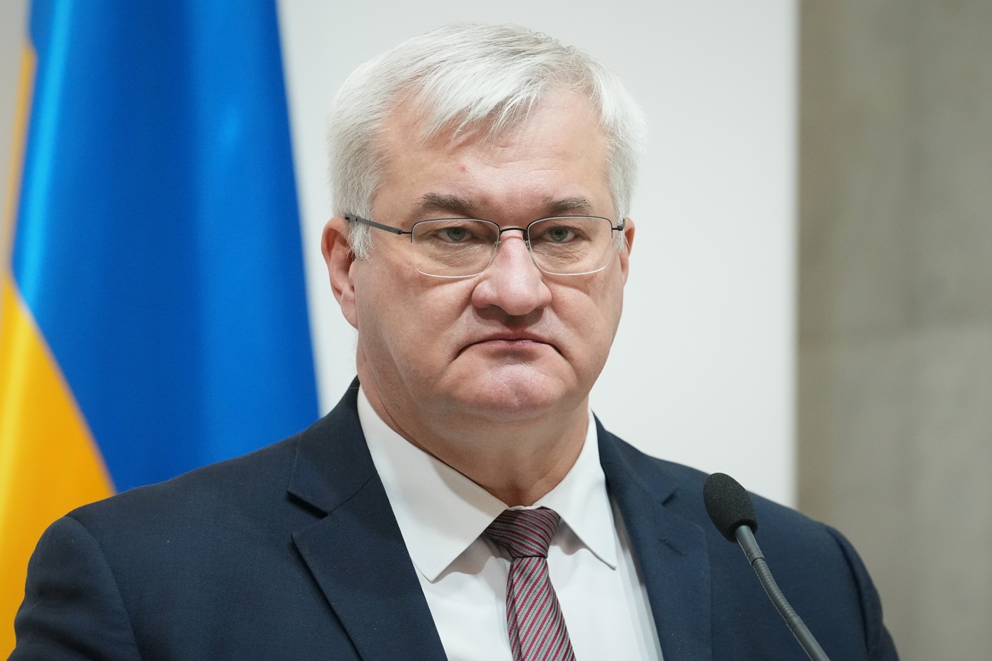 Ο Αντρίι Σιμπίχα κατήγορεί την Ουγγαρία «πήρε ομήρους» επτά υπαλλήλους ουκρανικής τράπεζας στη Βουδαπέστη