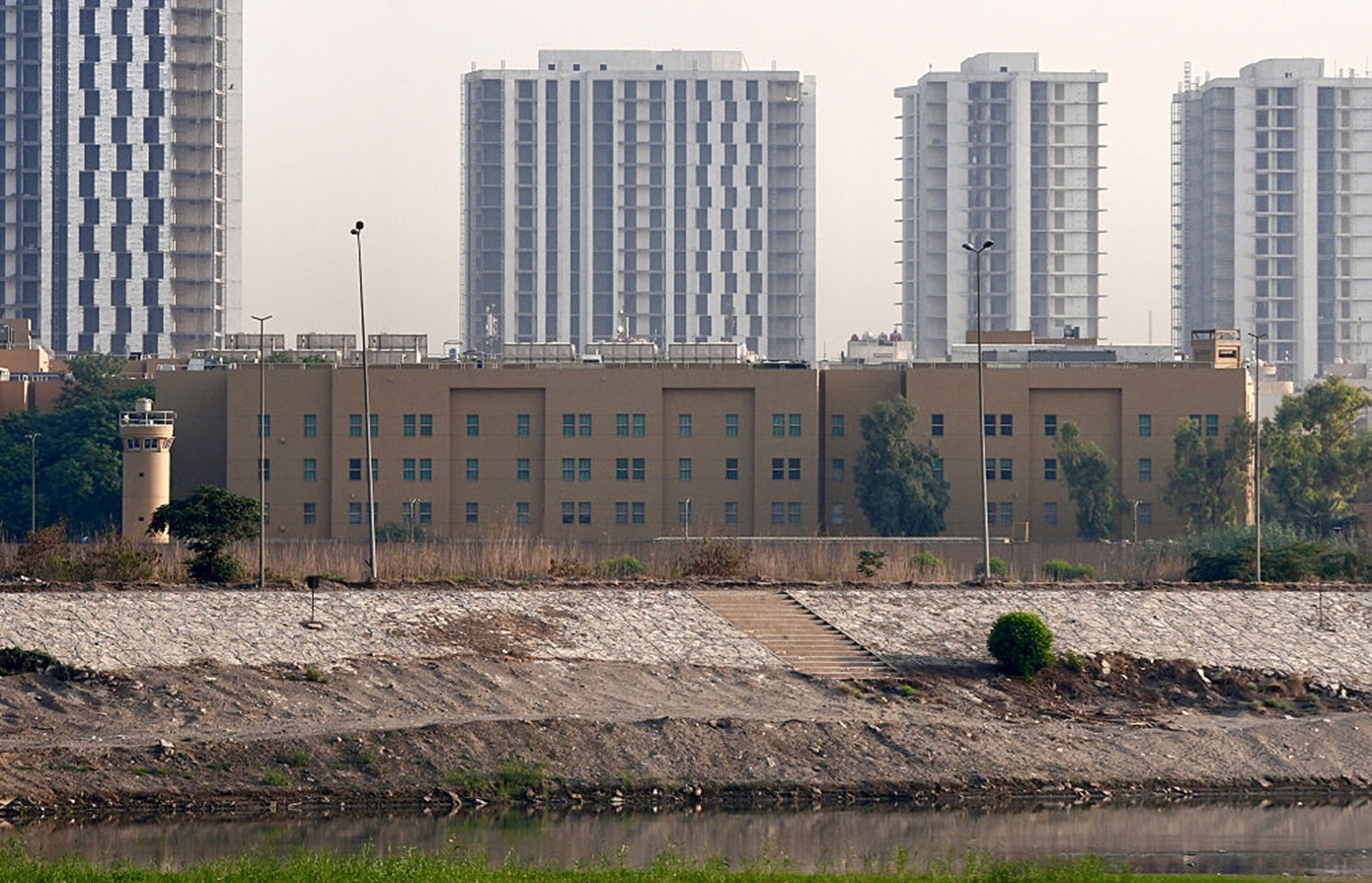 Επίθεση στην πρεσβεία των ΗΠΑ στη Βαγδάτη μετά από αεροπορικά πλήγματα σε φιλοϊρανική οργάνωση