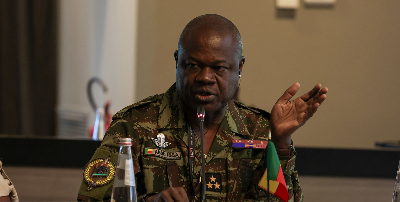 Μπενίν: Ο ξυπόλητος στρατηγός που νίκησε πραξικόπημα με ένα Καλάσνικοφ