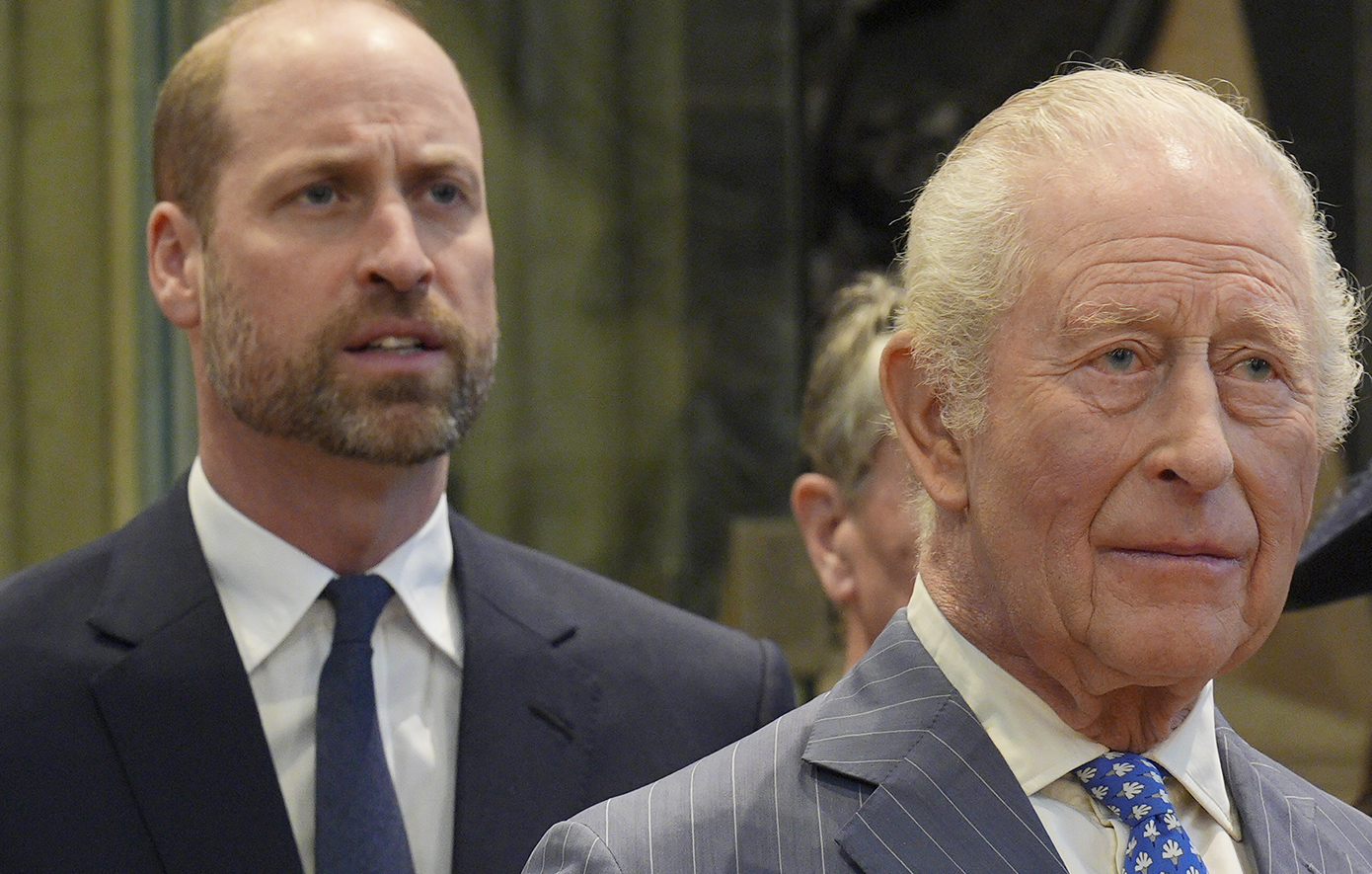 Η αγανάκτηση του πρίγκιπα Ουίλιαμ &#8211; Ειδικός ανάγνωσης χειλιών αποκαλύπτει τι ψιθύρισε ο βασιλιάς Κάρολος στον γιο του