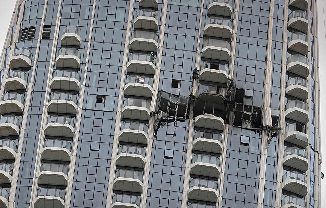 Τρύπα σε ουρανοξύστη στο Ντουμπάι