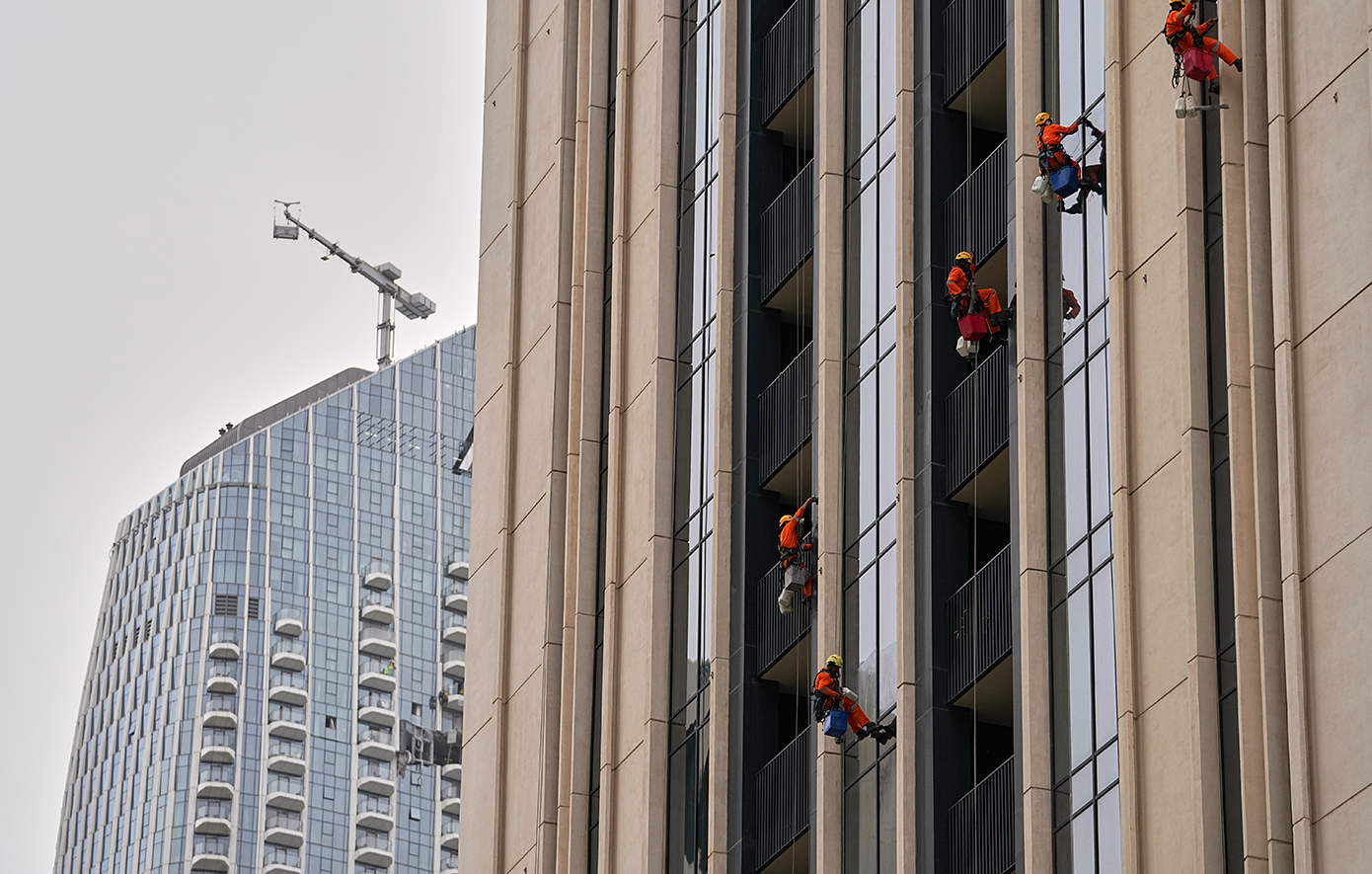 Τρύπα σε ουρανοξύστη στο Ντουμπάι