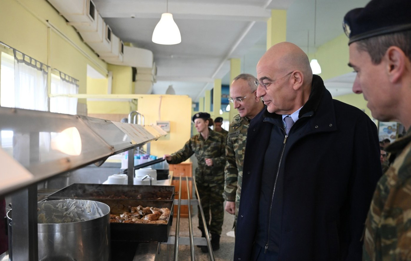 Επίσκεψη Δένδια στο 625 Μηχανοκίνητο Τάγμα Πεζικού στα Ιωάννινα