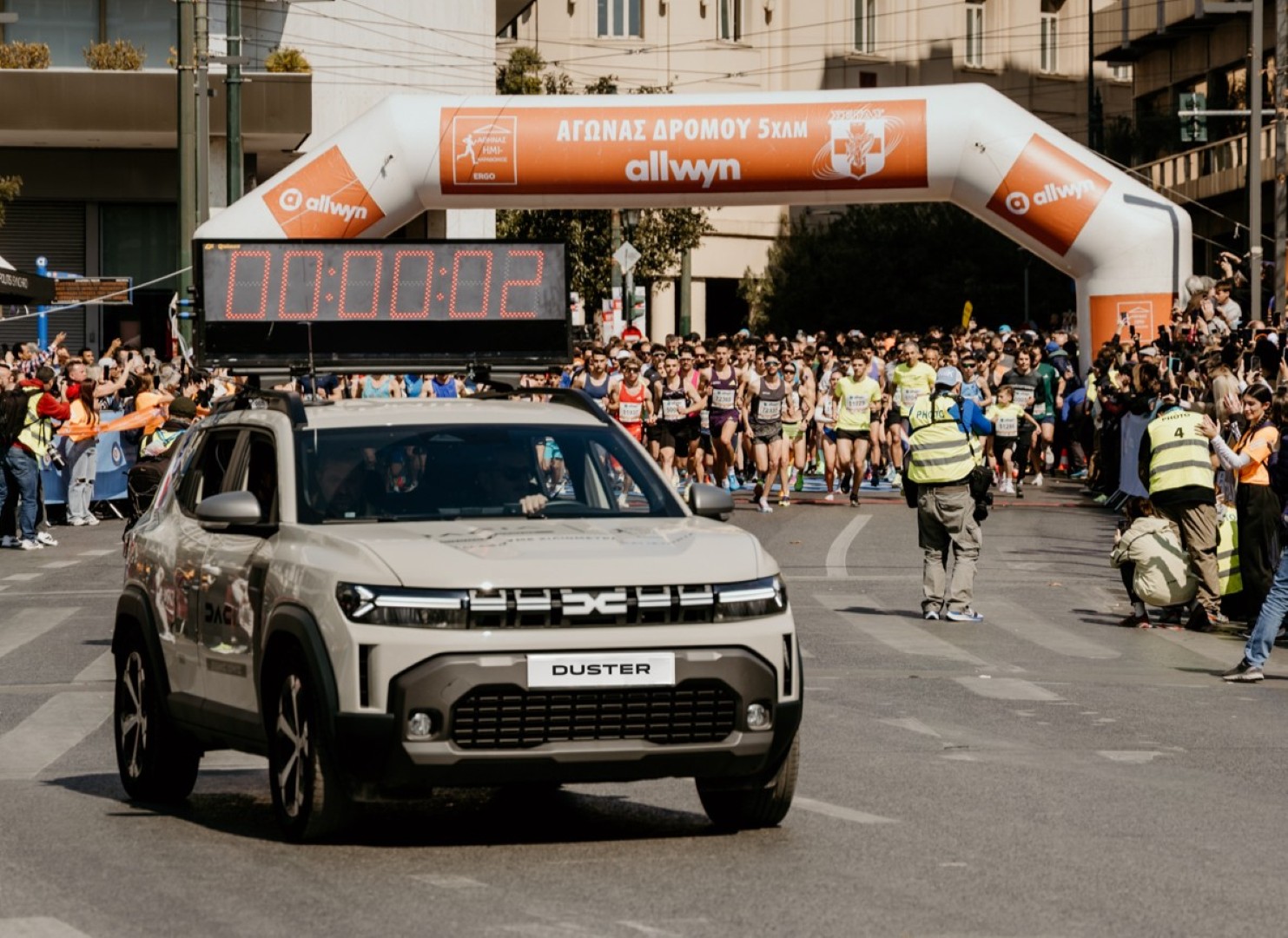 Η Dacia ήταν ο επίσημος χορηγός του 14ου Ημιμαραθωνίου της Αθήνας