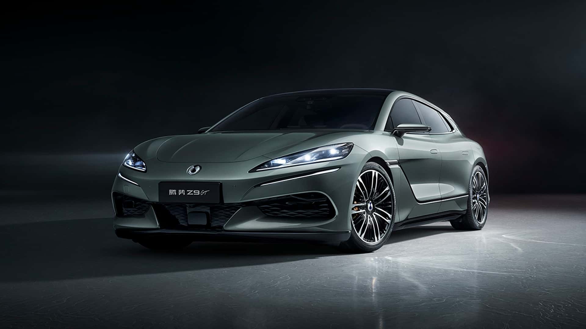 BYD: Ο Daniel Craig στο τιμόνι του Denza Z9 GT