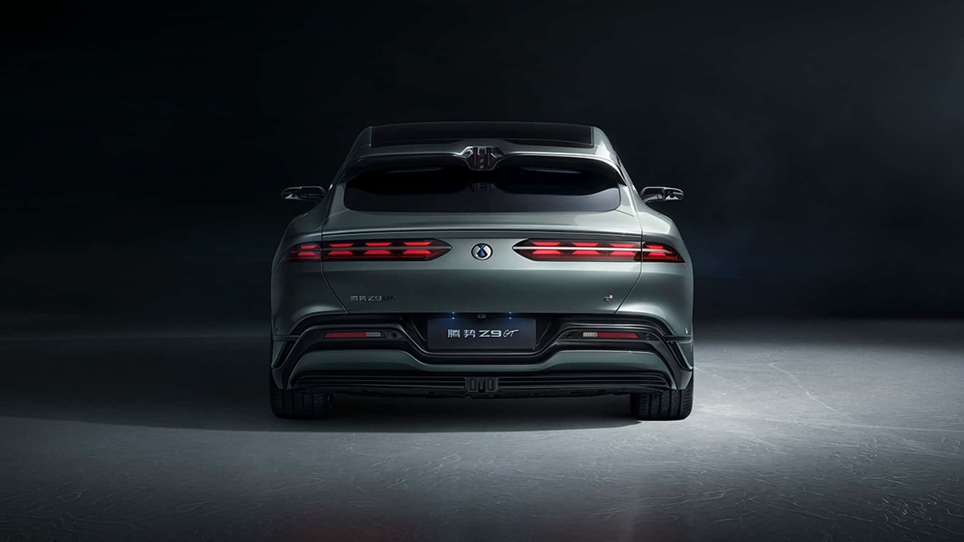 BYD: Ο Daniel Craig στο τιμόνι του Denza Z9 GT