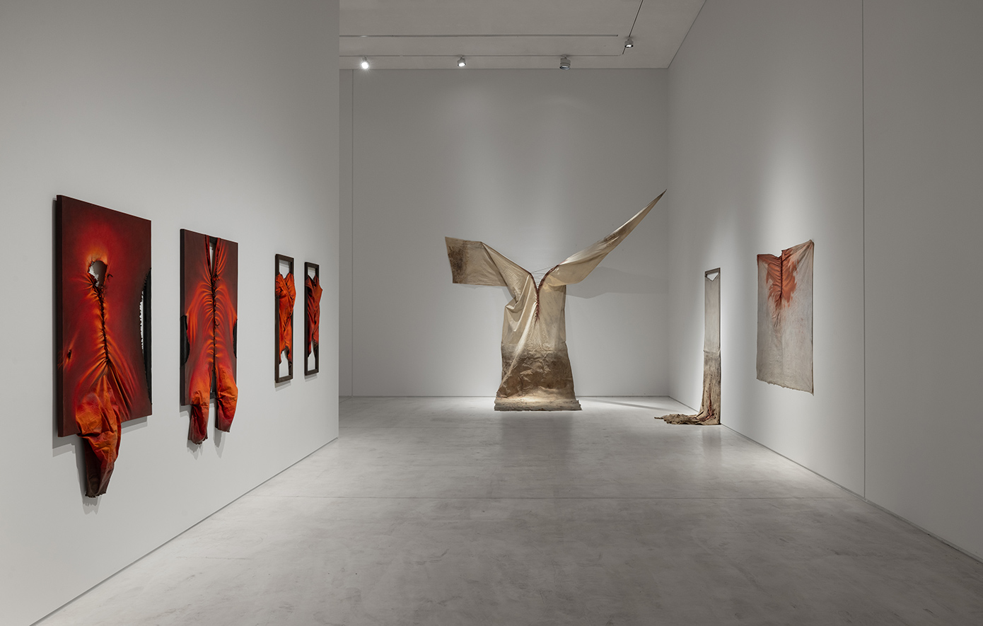 Άνοιξη στο ΕΜΣΤ με τρεις σημαντικές εκθέσεις Ελλήνων δημιουργών που δεν είναι πια στη ζωή