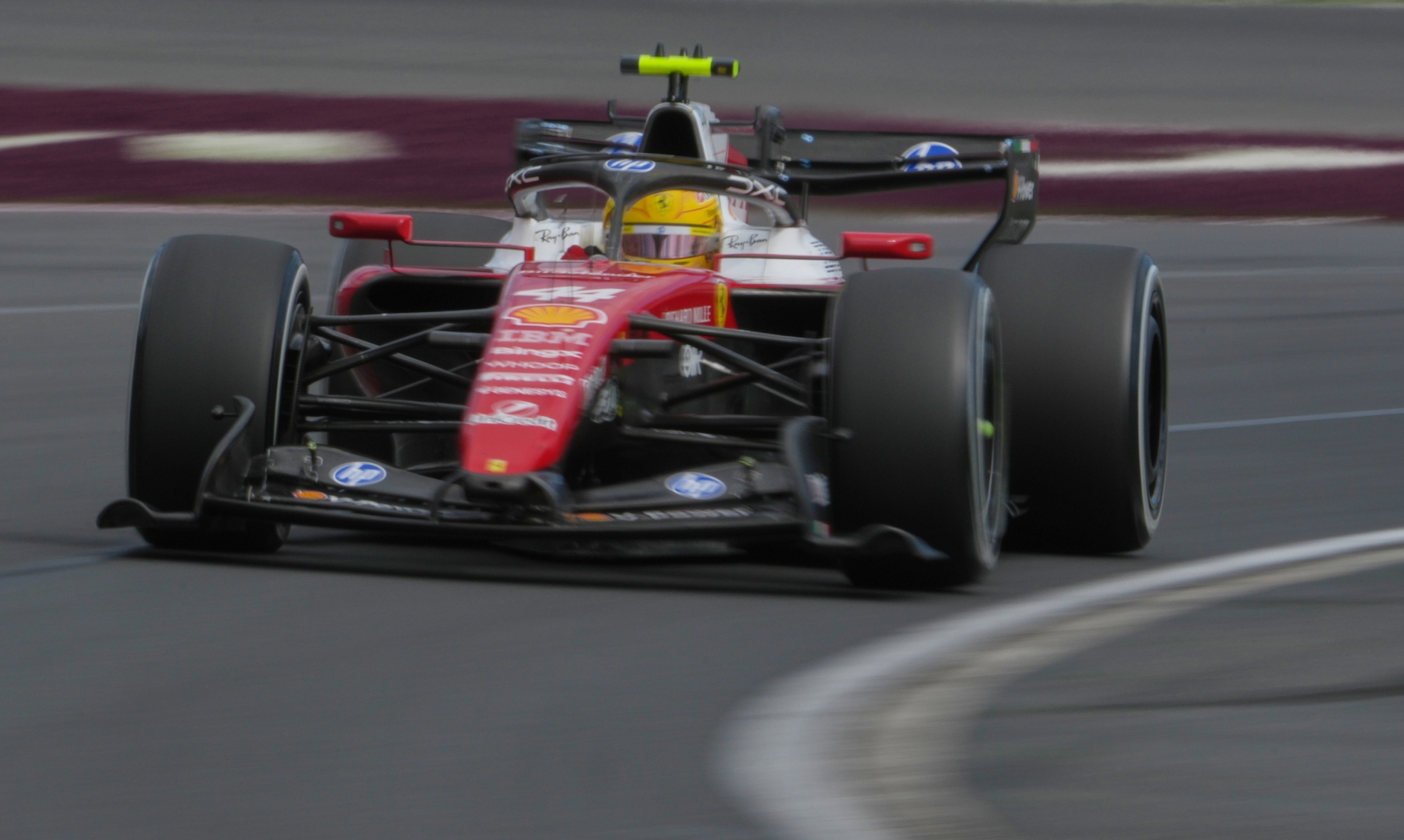 Η στρατηγική της Mercedes και τα λόγια του Χάμιλτον: Το «μυστήριο» με το pit stop της Ferrari