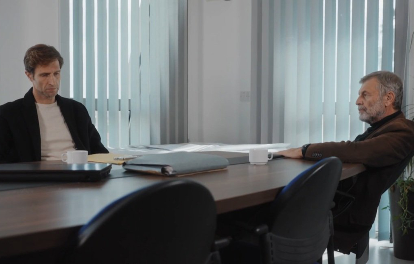 Η Ισμήνη γεννά πρόωρα, αλλά η Αριάδνη δεν της επιτρέπει να πλησιάσει το μωρό και η ένταση κορυφώνεται.