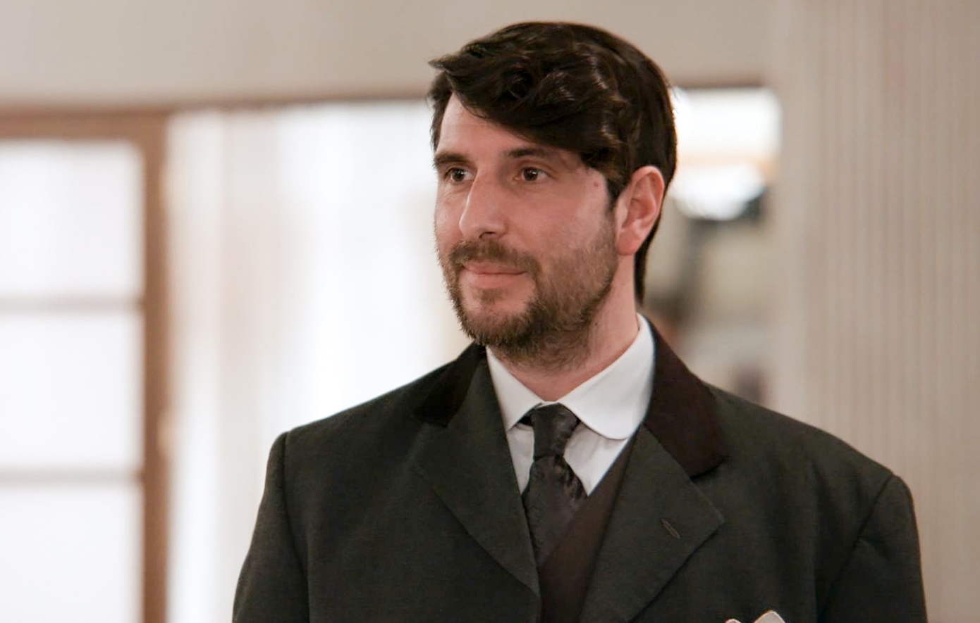 Grand Hotel: Ο Ρήγας επιστρέφει στο ξενοδοχείο και όλοι τρέμουν