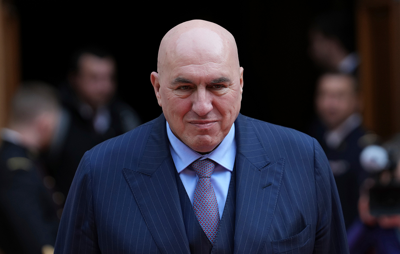 Ο υπουργός Άμυνας της Ιταλίας υπό πίεση:  Η παραδοχή για το «άστοχο» ταξίδι αναψυχής στο Ντουμπάι