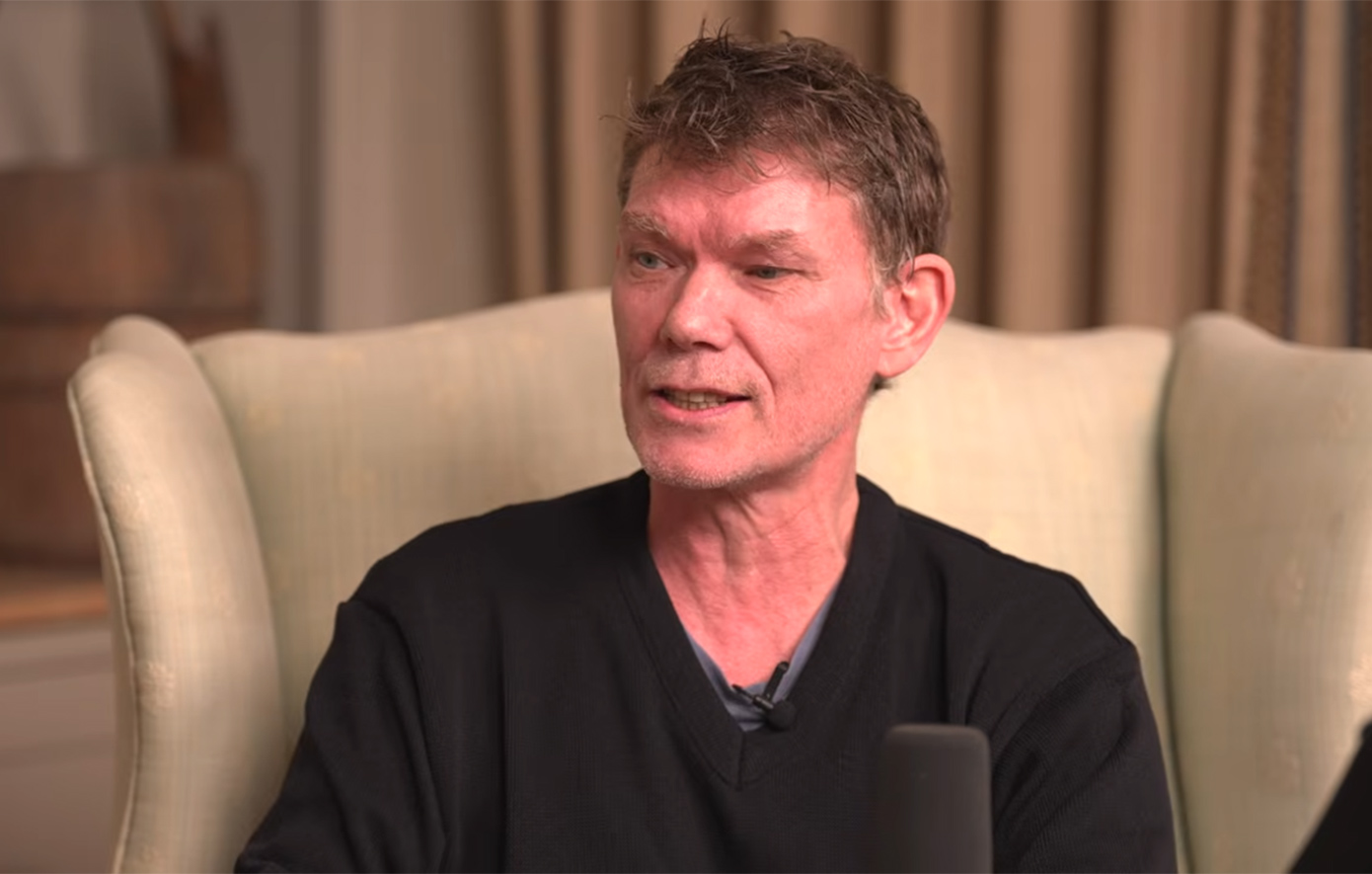 O Σκωτσέζος χάκερ που αποκάλυψε τα μυστικά των ΗΠΑ για τα UFO &#8211; «Το ασημένιο αντικείμενο σαν πούρο πάνω από τη Γη»