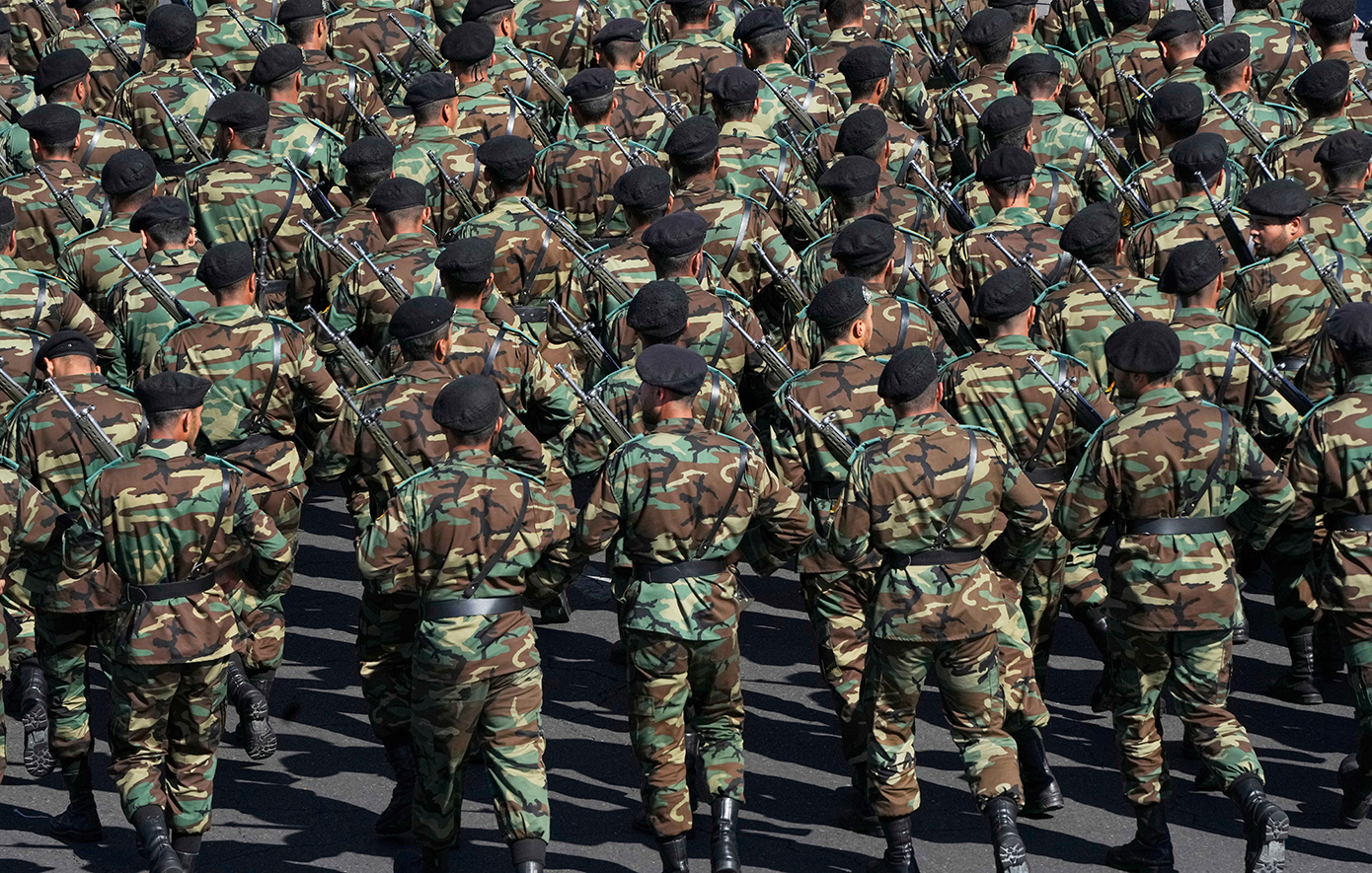 Οι ιρανοί Φρουροί της Επανάστασης λένε πως στοχοθέτησαν αμερικανικές βάσεις στο Κουβέιτ 