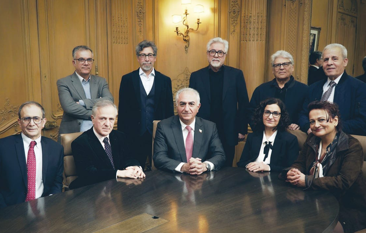 Από επαναστάτες σε βασιλόφρονες; Γιατί πρώην αριστεροί του Ιράν υποστηρίζουν πλέον τον Ρεζά Παχλαβί