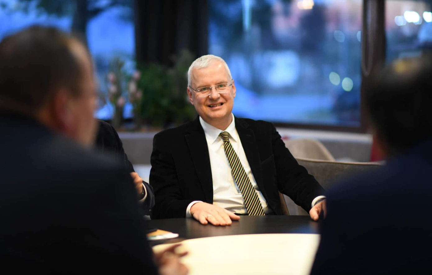 «Να γίνονται οι εξετάσεις υποψήφιων οδηγών και στα τουρκικά» ζητά ο Ιλχάν Αχμέτ – Η απάντηση του Υπουργείου Υποδομών