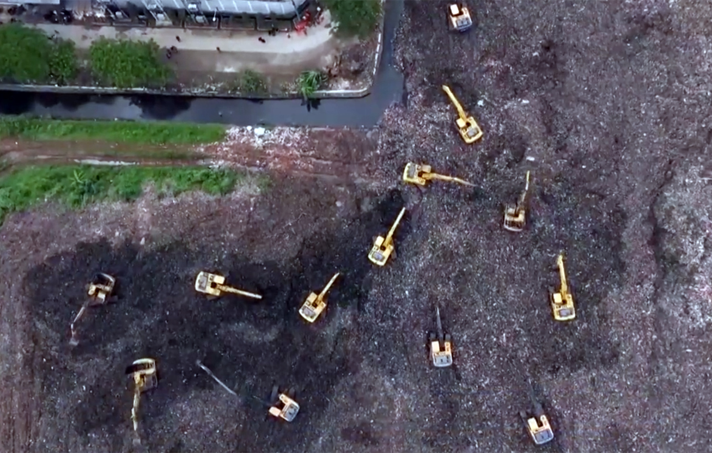 Στους 7 οι νεκροί μετά από κατάρρευση σε πελώρια χωματερή απορριμμάτων στην Ινδονησία