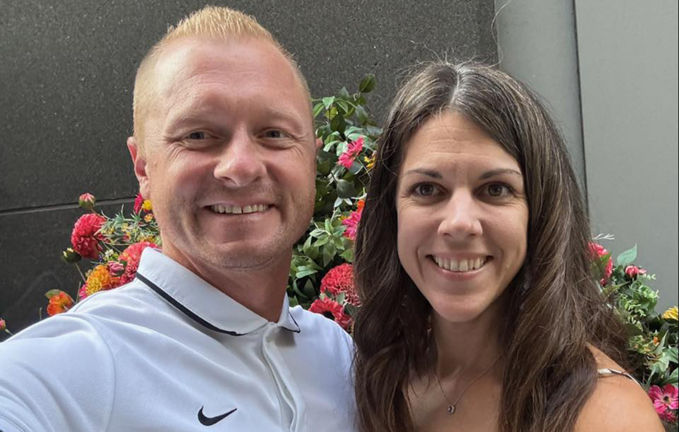 Η σύζυγος του καθηγητή που σκοτώθηκε σε φάρσα μαθητών ζητά να αποσυρθούν οι κατηγορίες