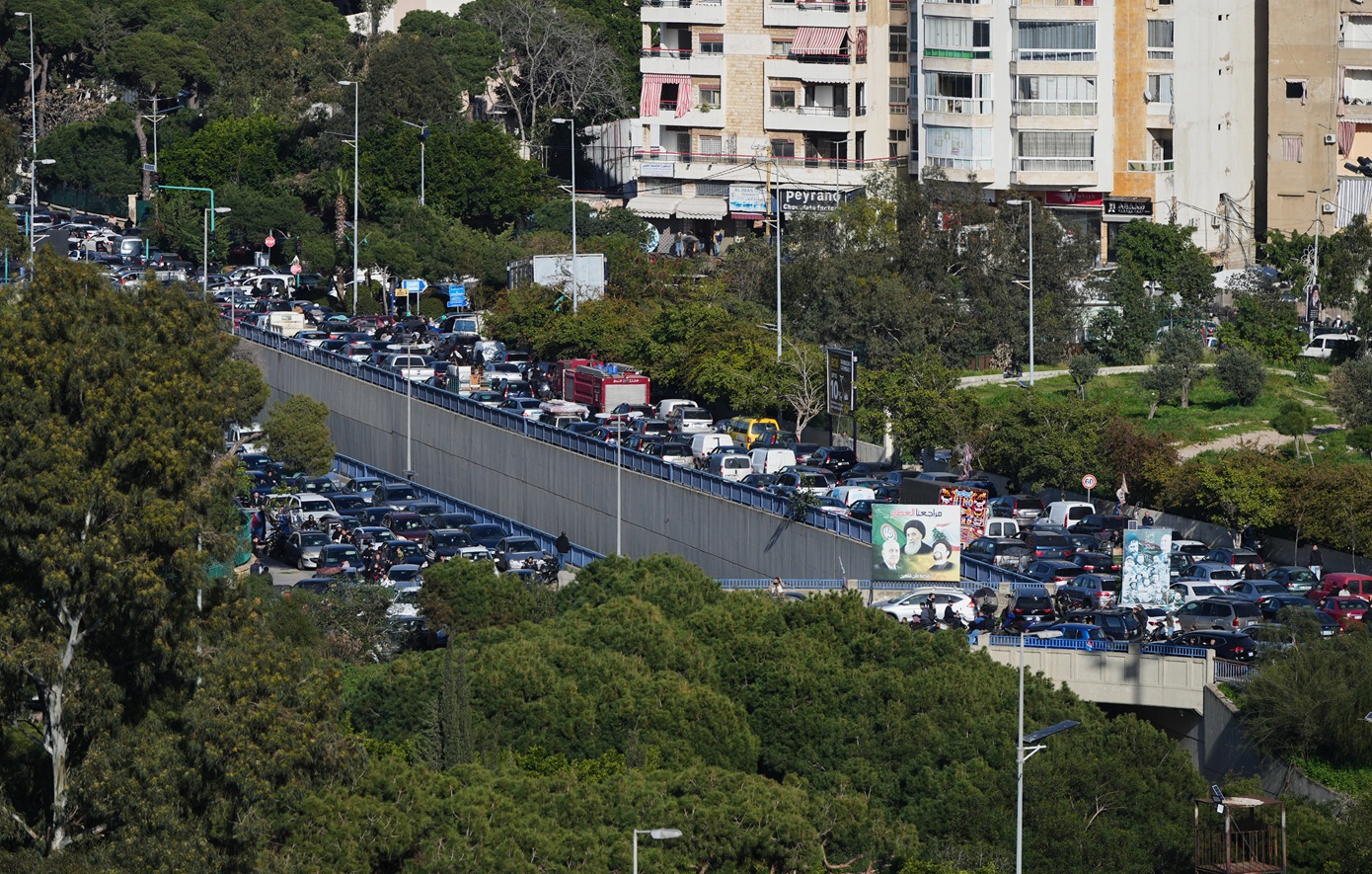 Χάος στον Λίβανο: Εκατοντάδες χιλιάδες άνθρωποι εκκενώνουν τη Βηρυτό