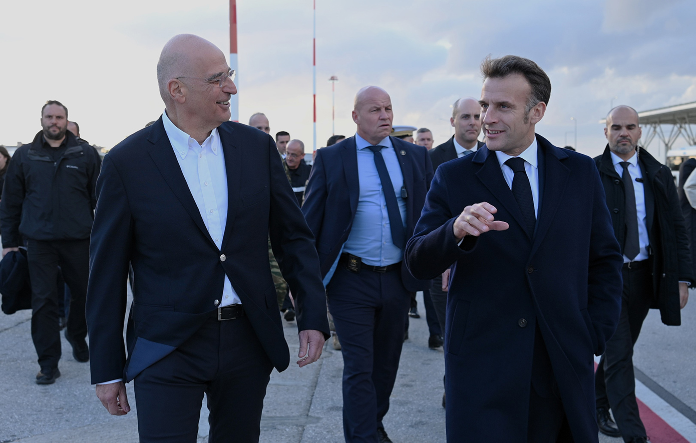 Μήνυμα Δένδια για Μακρόν: Ισχυρή υπογράμμιση της στρατηγικής σχέσης Ελλάδας-Γαλλίας