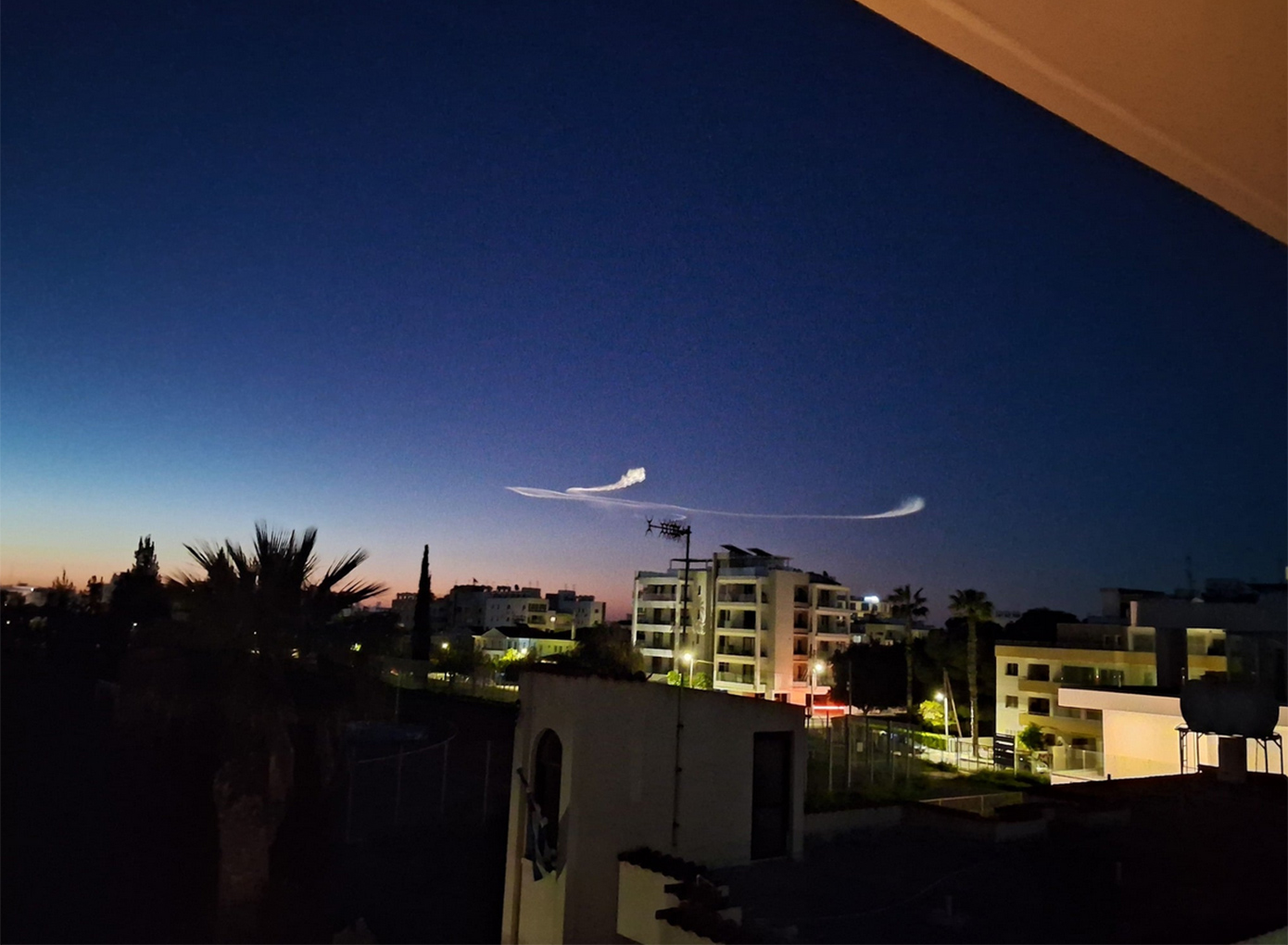 Στον ουρανό της Κύπρου το φαινόμενο «διαστημική μέδουσα»-Ποια η εξήγηση Στον ουρανό της Κύπρου το φαινόμενο «διαστημική μέδουσα»-Ποια η εξήγηση