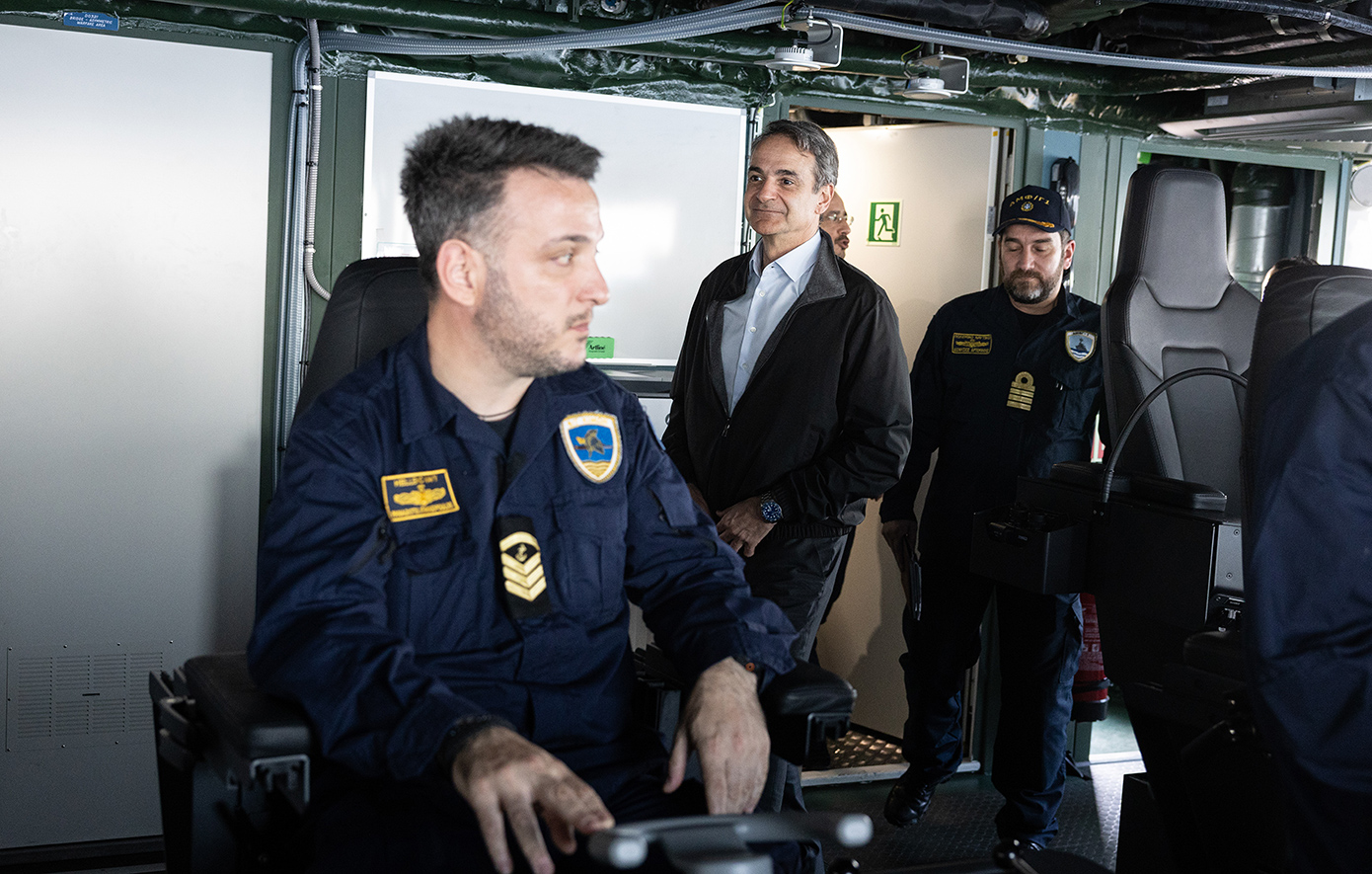 Ο Πρωθυπουργός Κυριάκος Μητσοτάκης και ο Πρόεδρος της Κυπριακής Δημοκρατίας Νίκος Χριστοδουλίδης επισκέφτηκαν τη φρεγάτα «Κίμων» του Πολεμικού Ναυτικού, που μαζί με τη φρεγάτα «Ψαρά» και τέσσερα μαχητικά F-16 Viper έχουν σταλεί στην Κύπρο στο πλαίσιο της αμυντικής συνδρομής που της παρέχει η Ελλάδα.