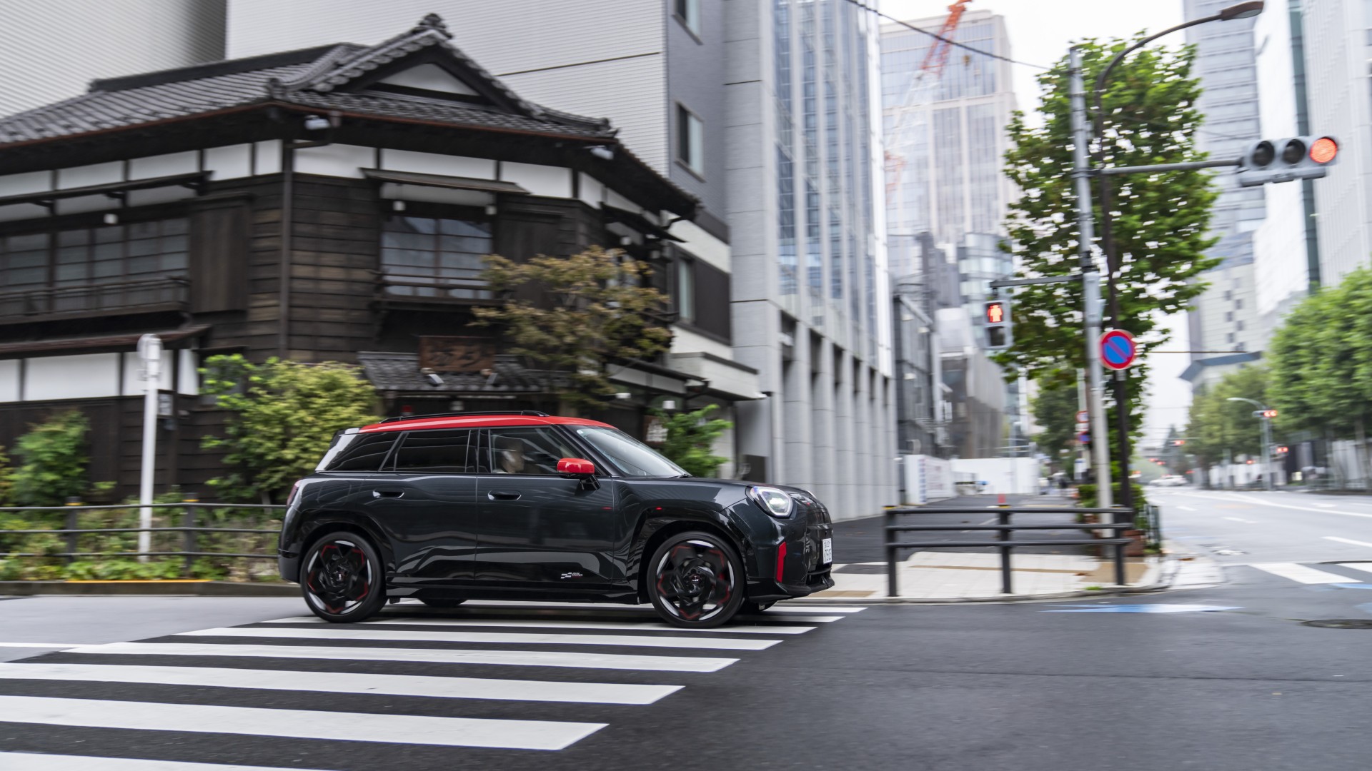 Το MINI JCW Aceman στους δρόμους του Τόκιο