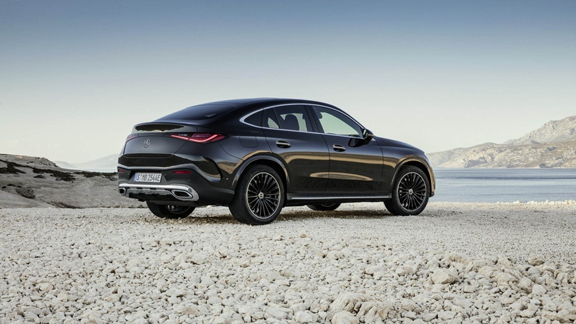 Mercedes-Benz: Γιορτάζει τα 140 χρόνια με 4 νέες εκδόσεις της GLC