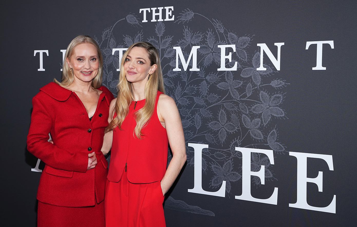 The Testament of Ann Lee: Η πολυσυζητημένη ταινία με την Αμάντα Σέιφριντ στο Apple TV μαζί με αποκλειστικό backstage υλικό