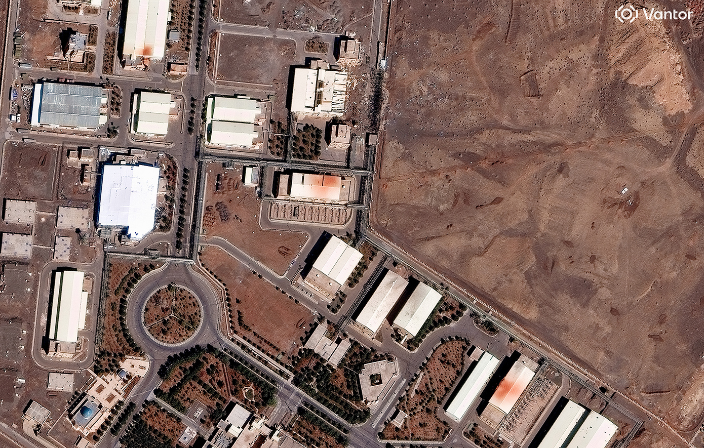 Δορυφορικές εικόνες δείχνουν νέα πλήγματα στο πυρηνικό συγκρότημα της Νατάνζ στο Ιράν