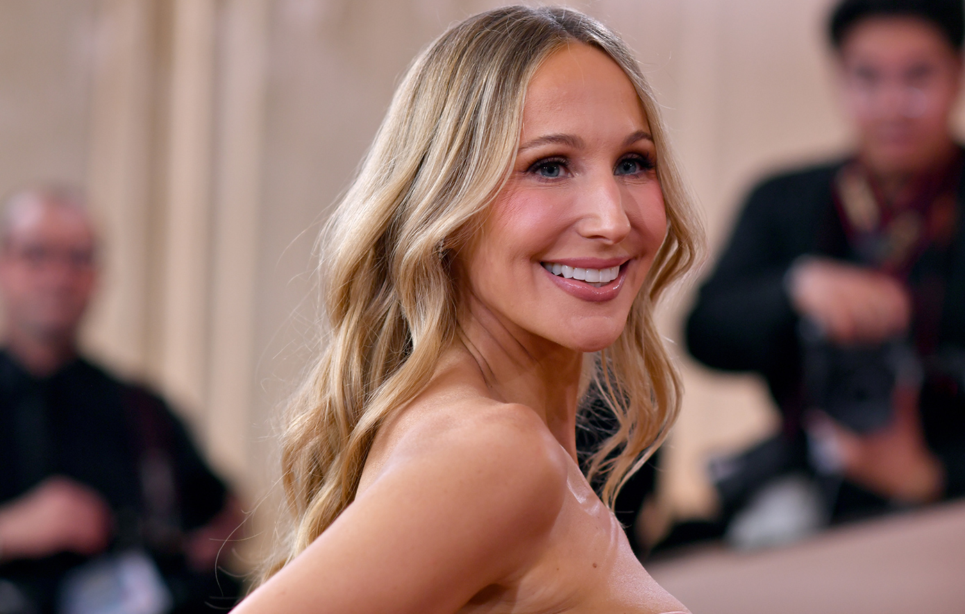 Ξανά στο «τιμόνι» των Χρυσών Σφαιρών η Νίκι Γκλέιζερ για τρίτη συνεχή χρονιά