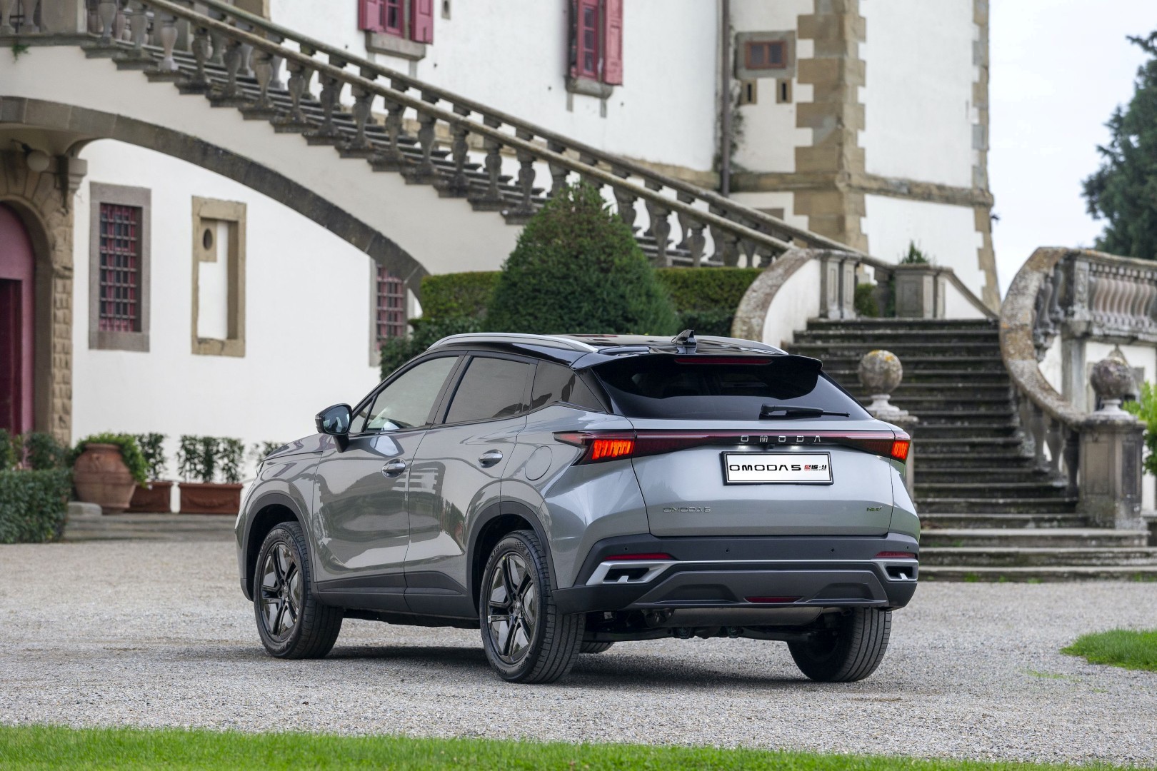 Τα νέα Omoda 5 SHS-H και Omoda 9 SHS-P στην Ελλάδα