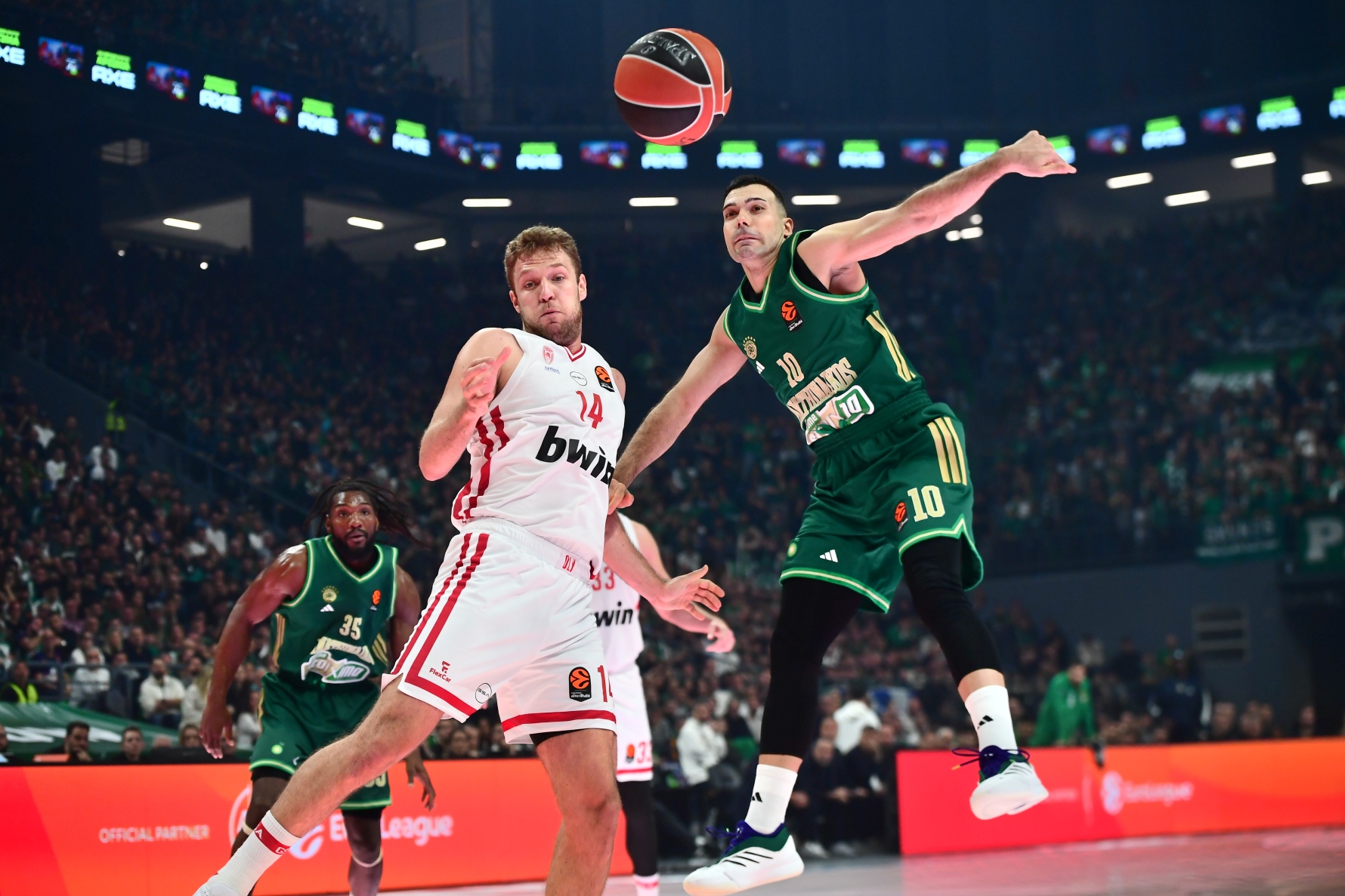 Stoiximan GBL: Όλα τα φώτα στο Telekom Center Athens για το μεγάλο ντέρμπι των Παναθηναϊκού και Ολυμπιακού