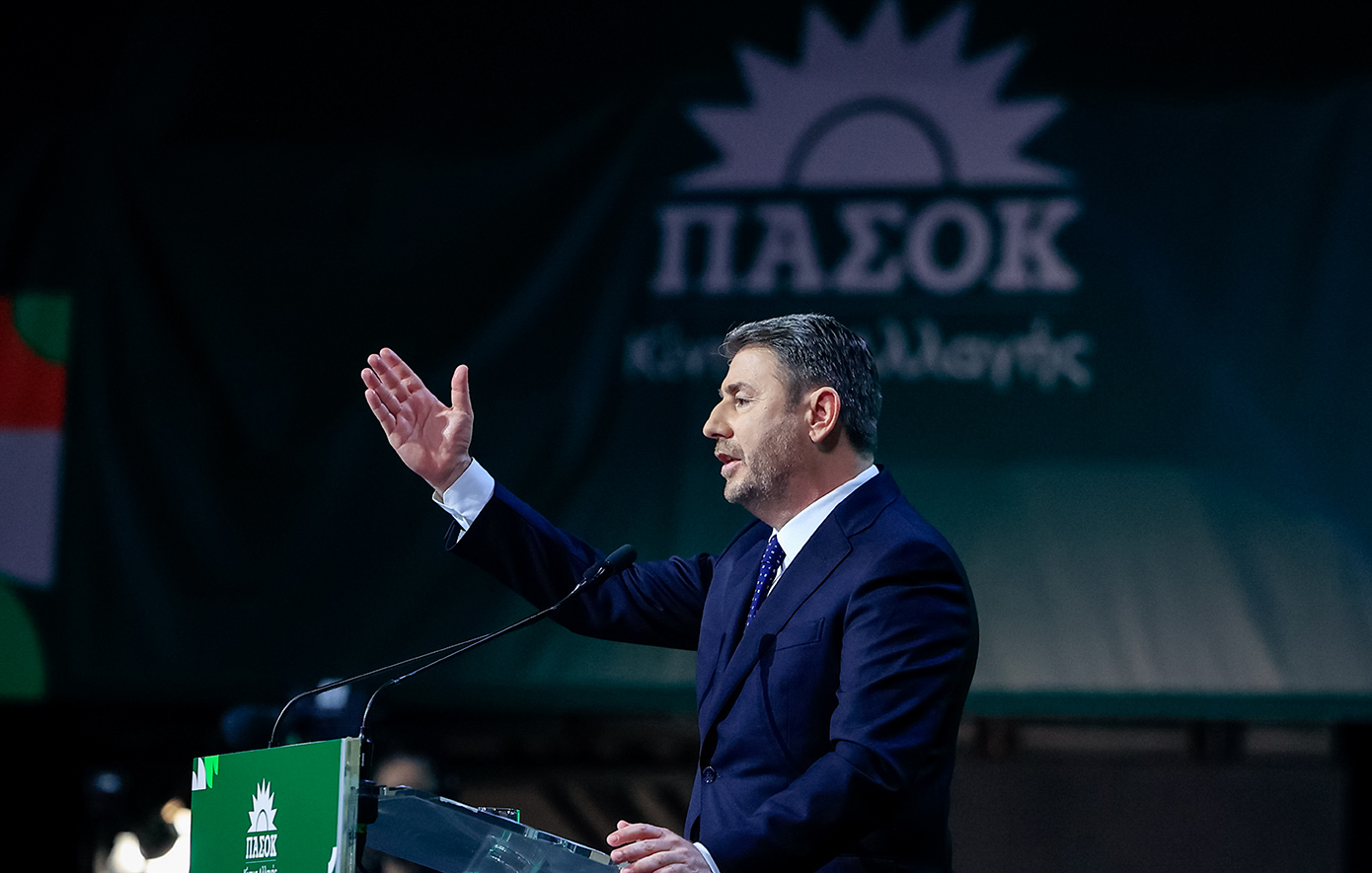 Ανδρουλάκης στο 4ο συνέδριο του ΠΑΣΟΚ: Είτε θα συμβιβαστούμε, είτε θα επιλέξουμε την πολιτική αλλαγή