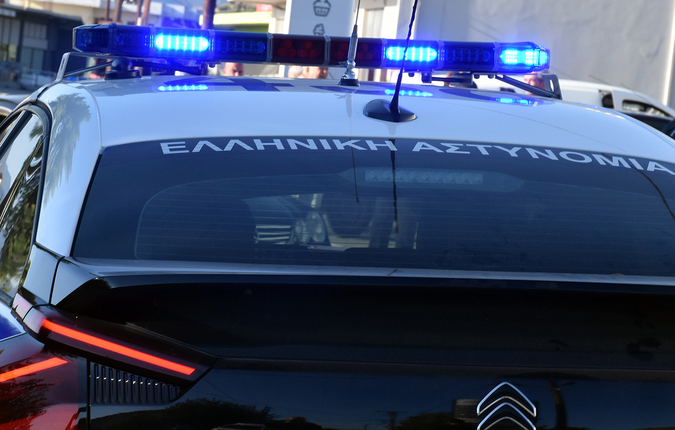 Ένοπλη ληστεία με καλάσνικοφ στα ΕΛΤΑ Λουτρακίου &#8211; Άρπαξαν 32.000 ευρώ, σαρώνει την περιοχή η ΕΛ.ΑΣ.