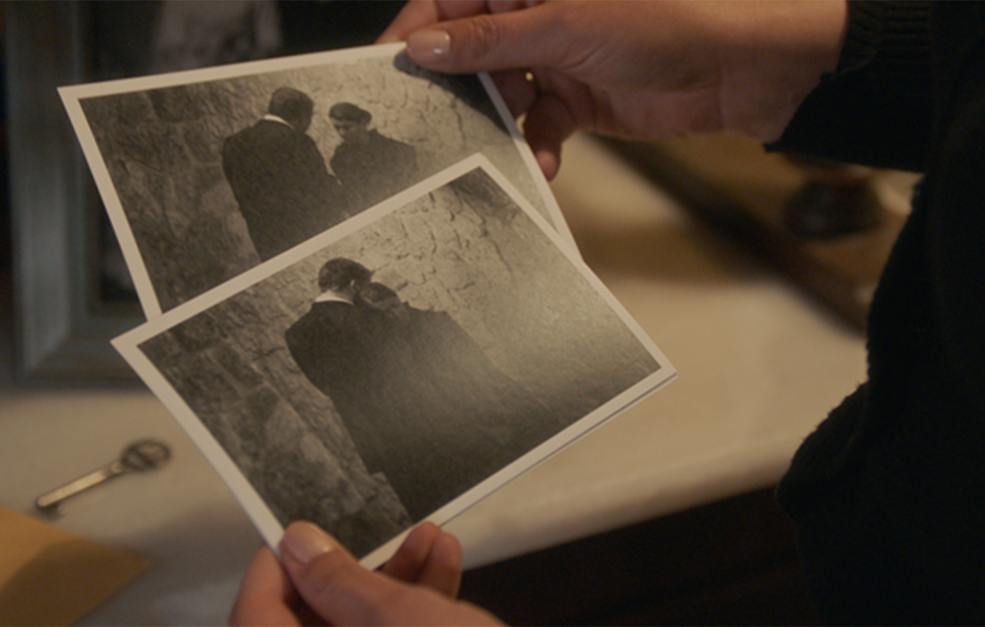 Porto Leone: Στη γειτονιά με τα κόκκινα φανάρια &#8211; Η Γαλήνη ανακαλύπτει τις φωτογραφίες της με τον Γιάμαρη στο συρτάρι του Ντίνου