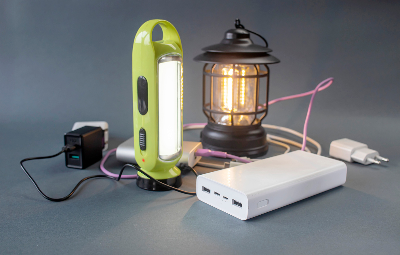 Ανησυχία για πόλεμο και ενεργειακή κρίση: Πολίτες προετοιμάζονται για πιθανές διακοπές ρεύματος και ελλείψεις