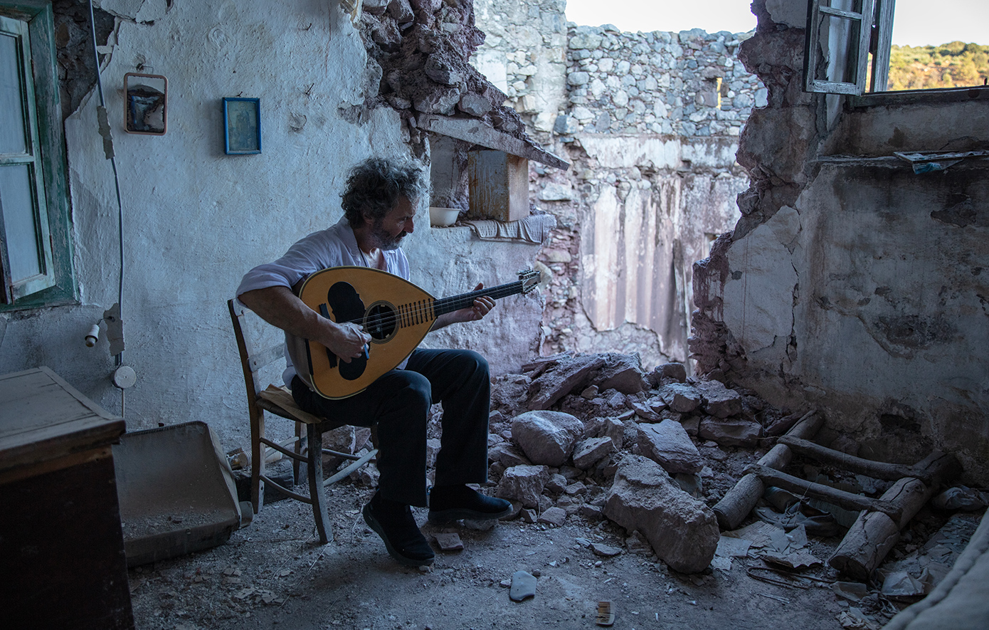 Ο Ψαρογιώργης έρχεται στο Μπάγκειον με το λαγούτο και τη φωνή του για μια συναυλία που θα συγκινήσει