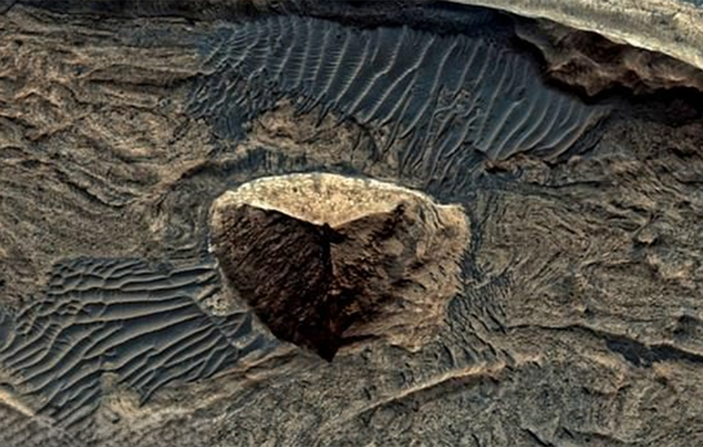 Το μυστήριο της «τρίπλευρης» πυραμίδας στον Άρη: Φυσικό φαινόμενο ή δημιούργημα εξωγήινου πολιτισμού;